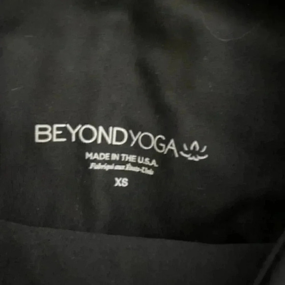 BEYOND YOGA FOIL HEART PRINT Leggings Sports Bra Matching Set size XS / S NEW - Picture 4 of 8